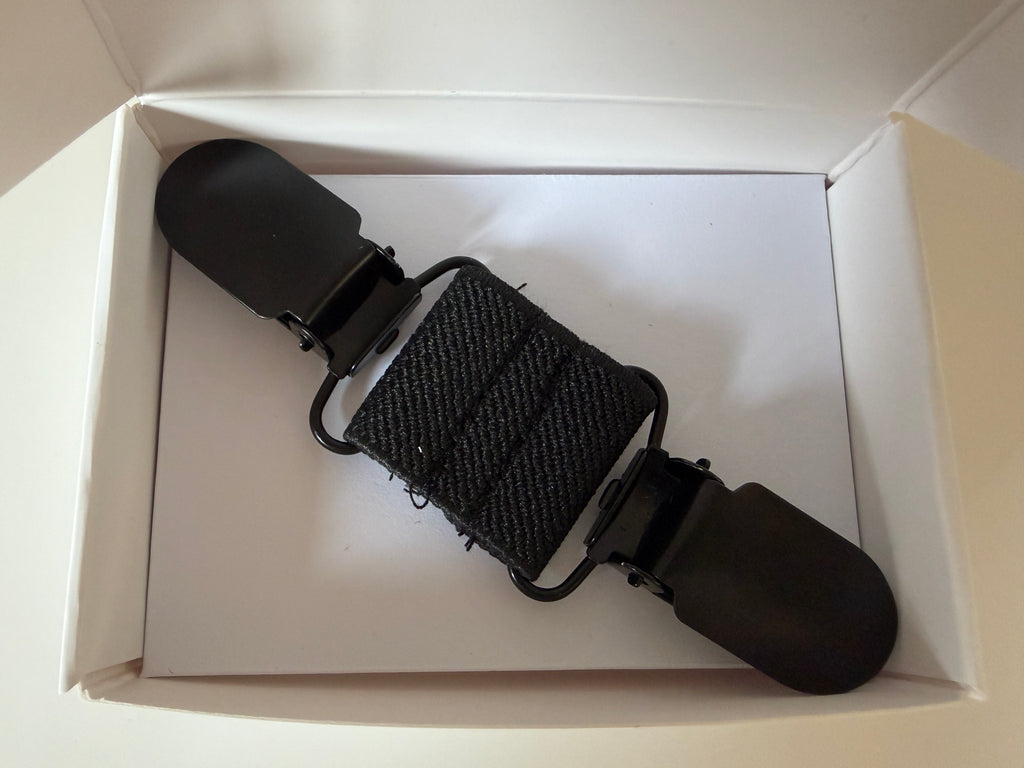 CapeAble – Schwarzer Clip mit schwarzem Elastik